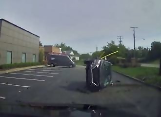Elle échappe aux policiers le matin, mais la seconde course-poursuite finit sur le toit