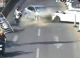 Un scooteriste est victime des effets secondaires d'un accident