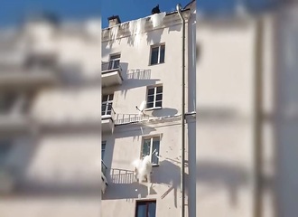 Grosse erreur de calcul : Il démolit son unité extérieure avec des stalactites