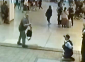 Un schizophrène plante son couteau de chasse dans le dos d’un policier (Australie)