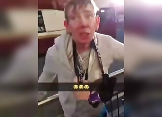 Dégagez de ma ville ! Cet anglais handicapé en a assez des parasites dans sa ville