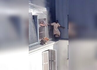 Un héros sauve six personnes, dont cinq enfants, lors d'un incendie à Paris.