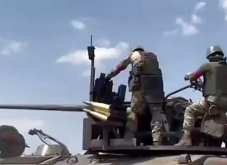Soldat Russe se fait exploser en essayant de lancer un obus nord-coréen