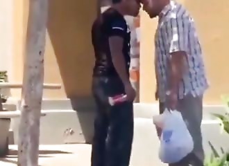 Frappe-moi, frappe-moi !