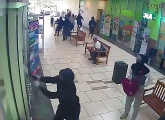 Armed jeweler scares off bank robbers in California