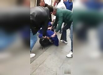 Passers-by neutralize two thugs who have just committed a robbery