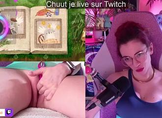 Join her in LIVE !