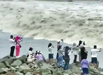 They film the tsunami caused by a magnitude 8.8 earthquake, bad idea