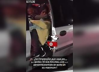 Il surprend et confronte des voleurs à la sortie d'un magasin