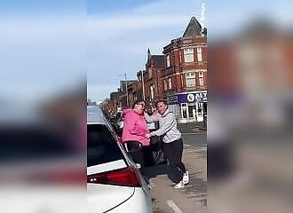 Violent confrontation between two mothers after school