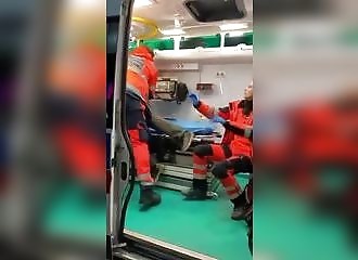 Une ambulancière se fait attaquer par un gros cinglé !