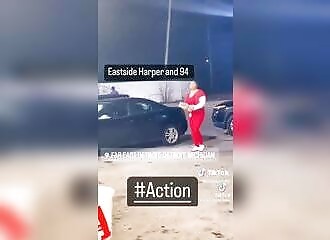 Ce couple toxique finit par se lancer des briques sur leurs voitures !