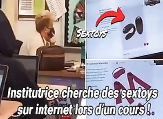 Institutrice cherche des sextoys pendant le cours, les élèves la surprennent !