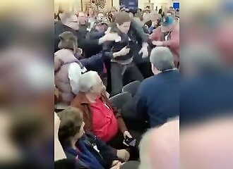  Pro-Palestinian brutally evicted as he interrupts a speech by Governor Greg Abbott 