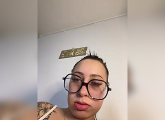 Join her in LIVE !