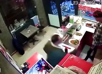 Un client tabasse le gérant d’un restaurant parce que son plat est trop épicé