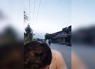Après l’avoir bu, du lait lui sort par les yeux !
