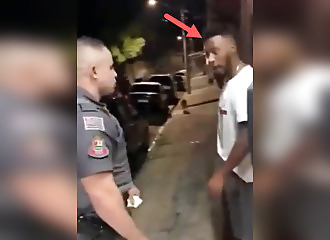 Il parle mal à un policier brésilien et le regrette dans l'instant