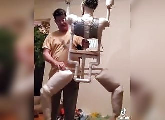 Cette décoration de noël semble creepy, mais elle est géniale !