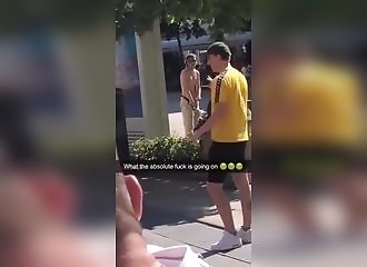 Un pervers terrorise les passants dans la rue !