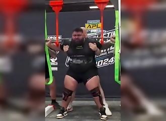 He sweats blood during a 410 kg squat