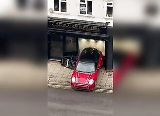  Three arrested after ram car attack on jewelry store in England