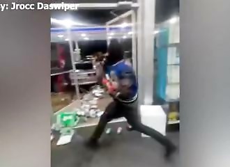  40 looters ransack two Memphis gas stations 