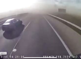 Thick fog and excessive speed cause fatal accident in Budapest (Warning - shocking)