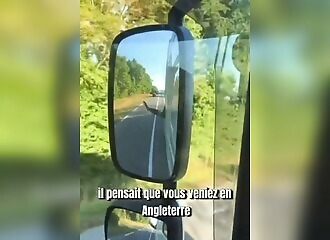 Il prend un migrant en stop en lui faisant croire qu'il va à Calais