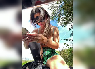 Join her in LIVE !