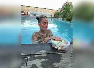Join her in LIVE !