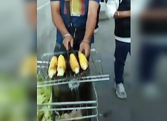 Stolen carts, a kitchen with no regard for hygiene—they sell sandwiches and grilled corn at the base of the Eiffel Tower