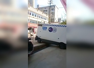 These Chinese autonomous vehicles know no obstacles