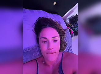 Join her in LIVE !