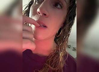 Join her in LIVE !