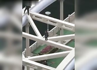 Une femme menace de se suicider et en profite pour faire chier les secours