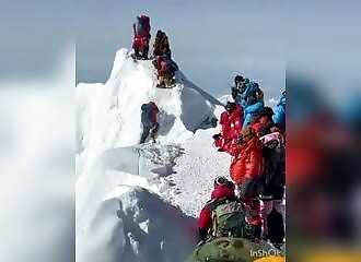A traffic jam on Everest causes the collapse of a ledge and the death of two climbers