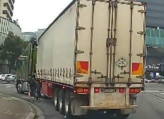 Controversy following near miss between truck and cyclist in Melbourne