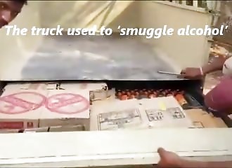 La police indienne découvre un trésor dans le double fond d’un camion