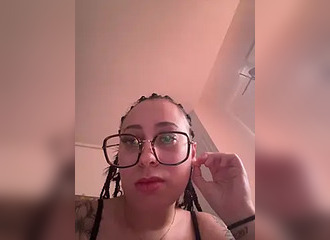 Join her in LIVE !