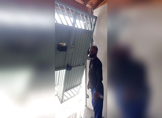 Cet installateur est fier de vous présenter sa porte de garage électrique