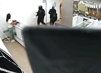 Three armed men, 30 seconds, 150,000 euros worth of jewelry: the lightning-fast robbery in Mexico