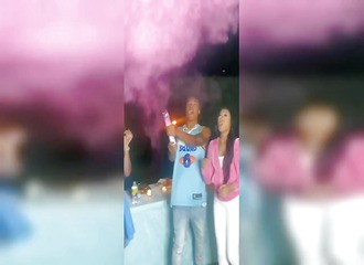 Quand la meilleure amie va trop loin pendant la fête de révélation