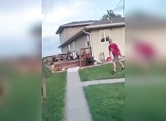 Un cheval refuse de se faire monter par n’importe qui !