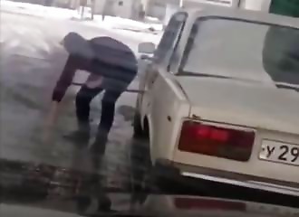 Comment ouvrir une voiture avec les clés à l'intérieur ?