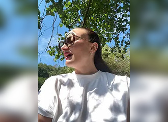 Join her in LIVE !