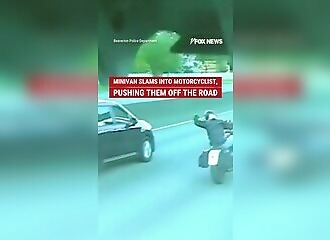 Minivan deliberately hits motorcyclist and flees on freeway