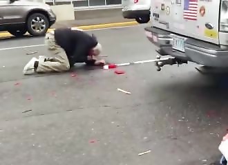 Un pro-Trump se fait arrêter après avoir sorti son arme face à des Antifas