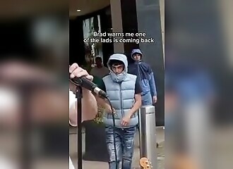  Youths attack a band in the street 