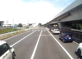 Dashcam in Japan: The Toyota Roomy, which clearly ignored the right-of-way rules